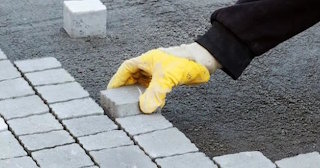 Укладка тротуарной плитки 50 на 50 в Ельце в октябре
