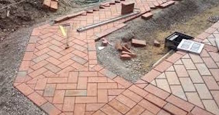 Укладка тротуарной плитки в Ельце в октябре