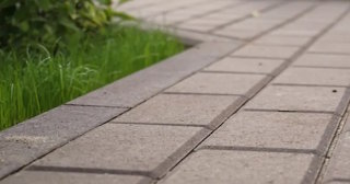 Профессиональная укладка тротуарных дорожек в Ельце в октябре