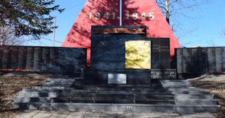Профессиональное благоустройство памятников в Ельце в октябре