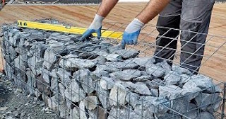 Устройство подпорной стенки из габионов в Ельце в октябре